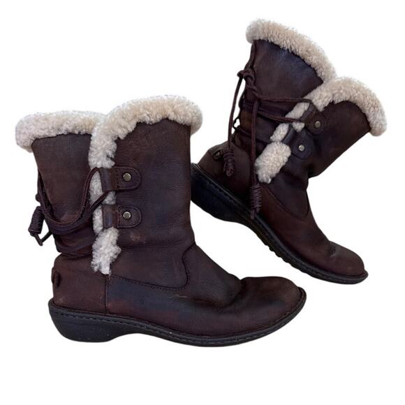 UGG Akadia Leather and Shearling Snow Boots Weatherproof Rubber Soles Size 8 - Picture 1 of 8